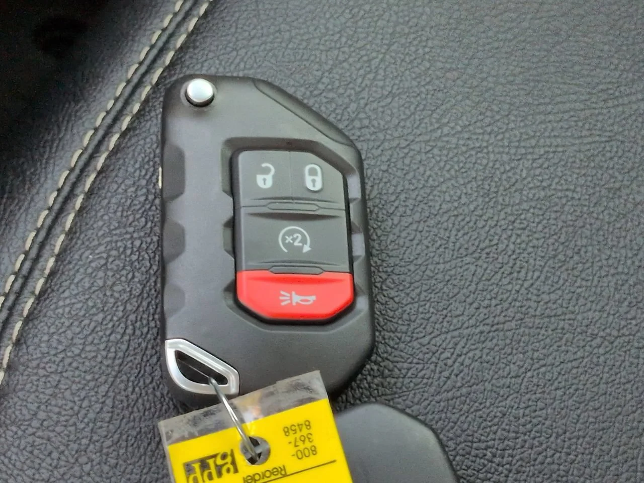 Used 2025 Anvil Clearcoat Jeep Sport S image 27