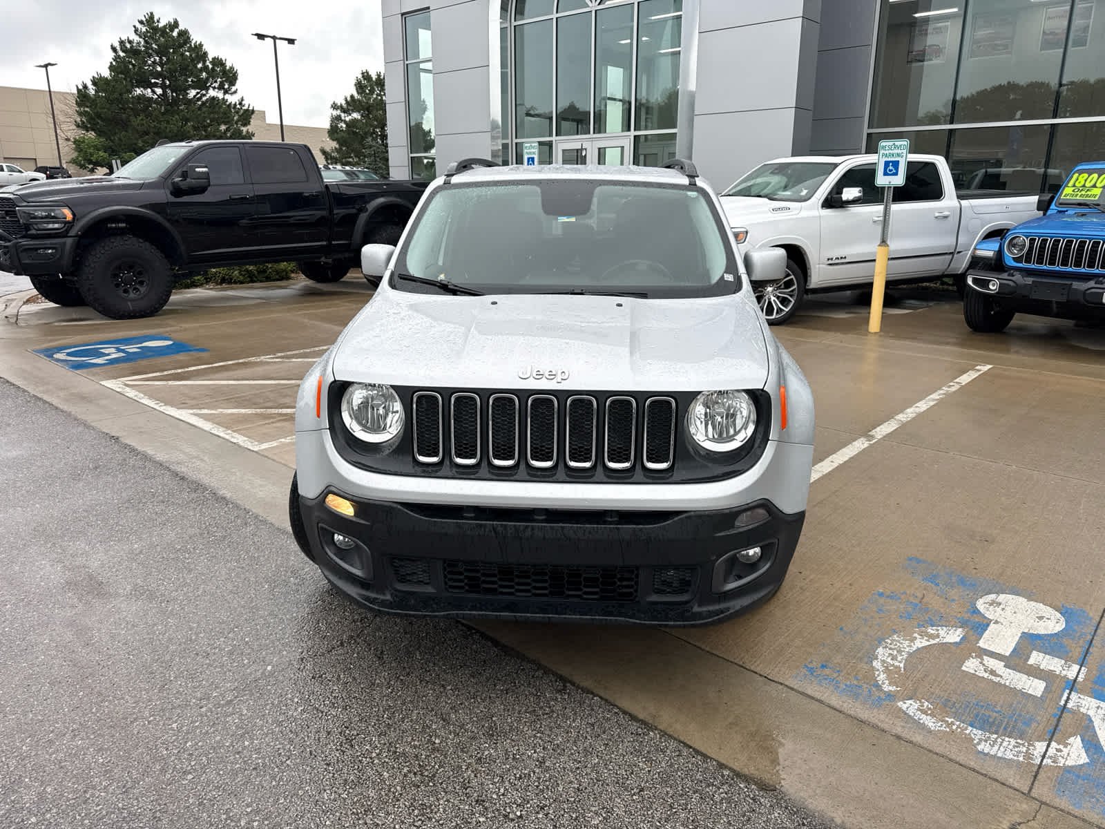 Used 2016 Jeep Renegade Latitude with VIN ZACCJBBT8GPE09736 for sale in Shawnee, KS