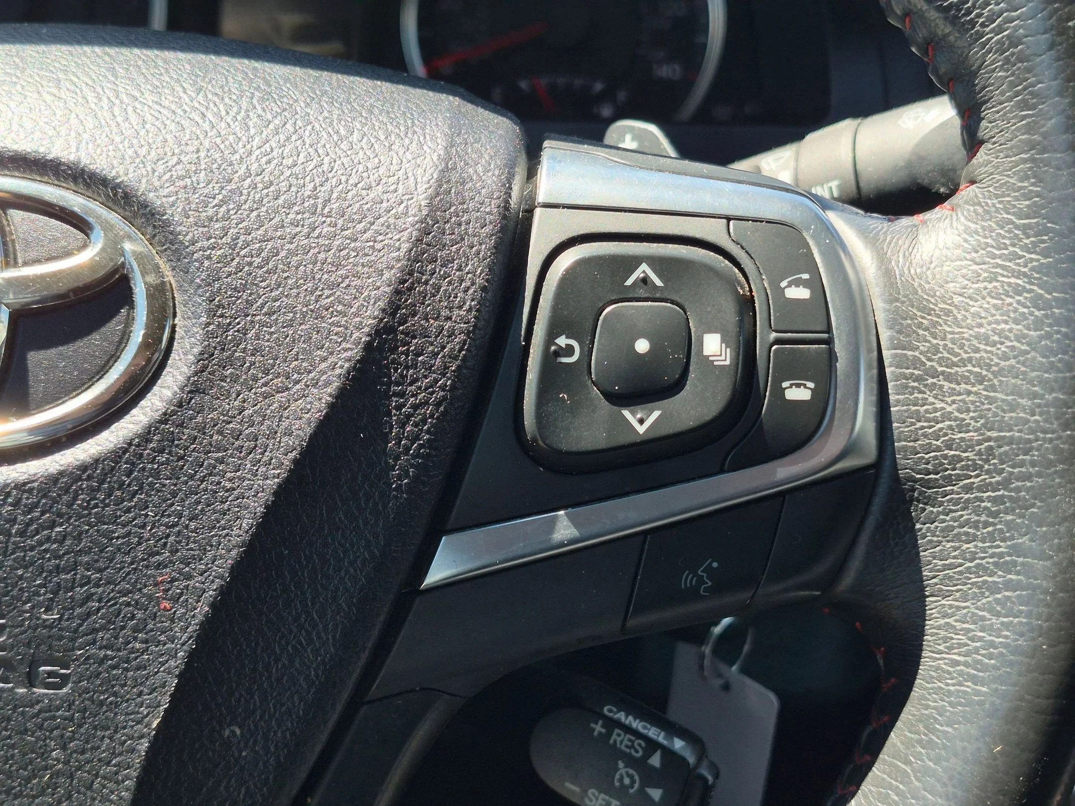 Used 2017 Super White Toyota SE image 18