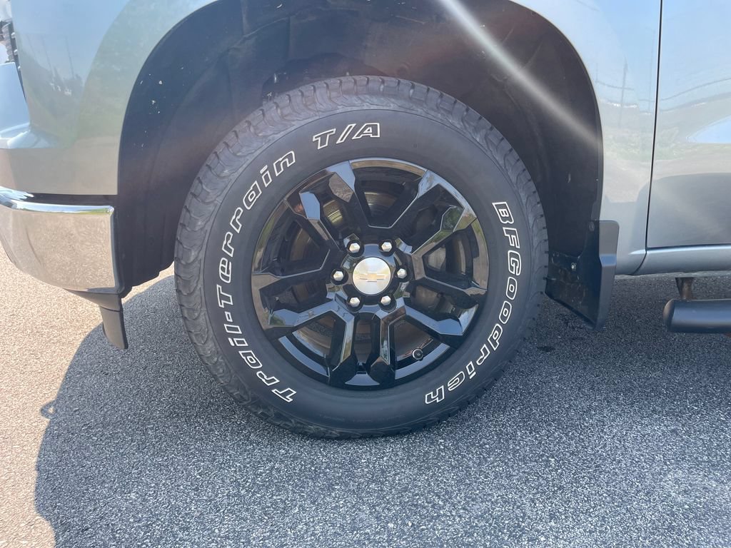Used 2023 Sterling Gray Metallic Chevrolet LT (2FL) image 11