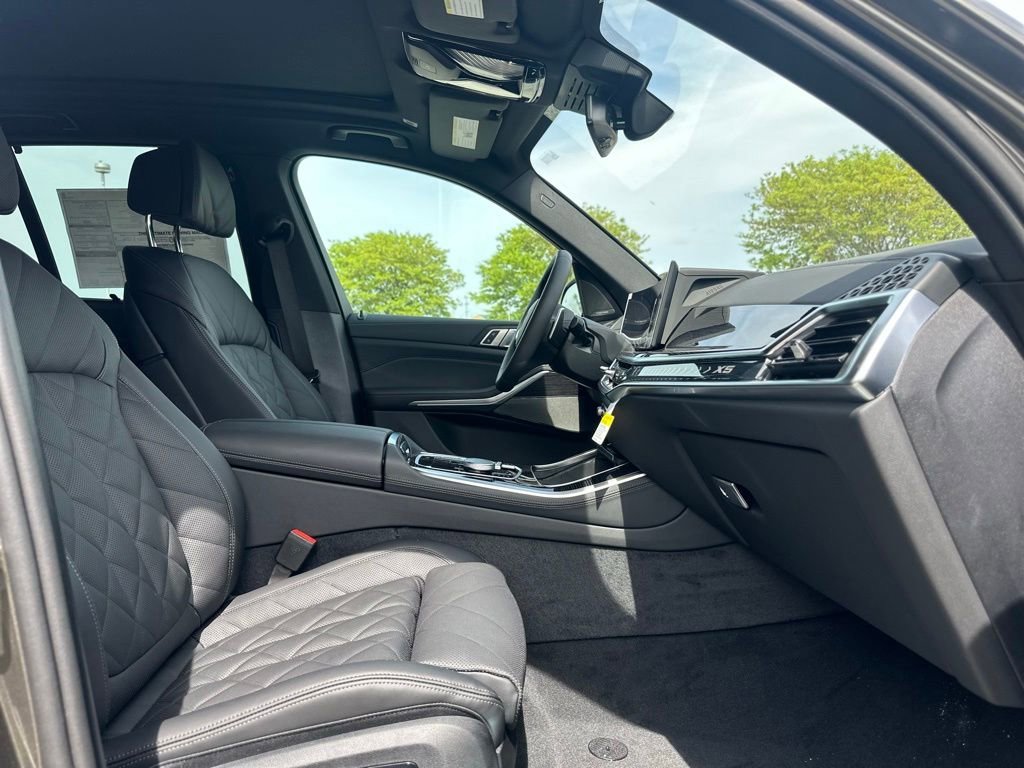 New 2026 Manhattan Green Metallic BMW xDrive40i image 24