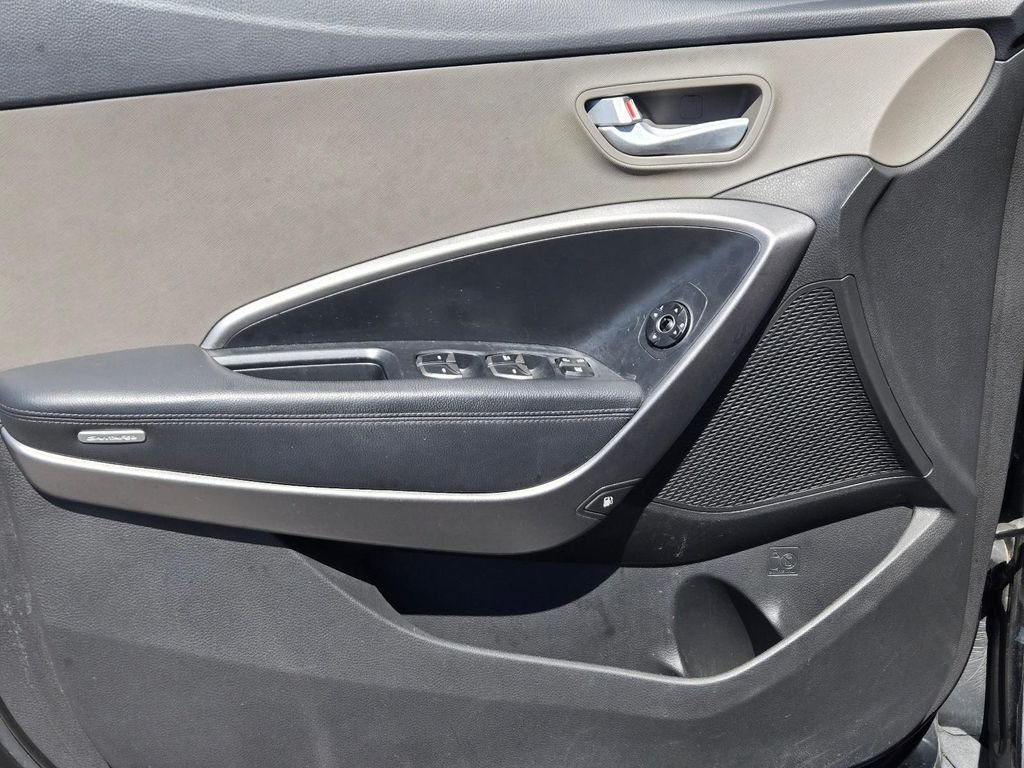 Used 2014 Black Hyundai Base image 11
