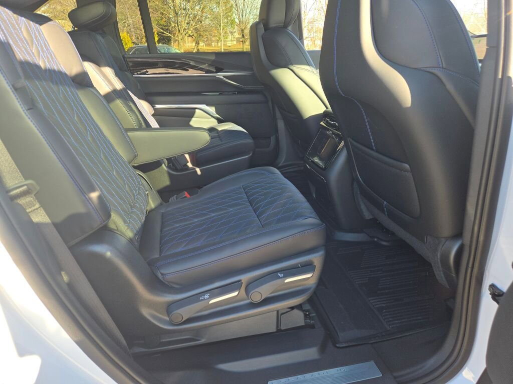 2026 Cadillac Escalade IQ Luxury - Photo 9