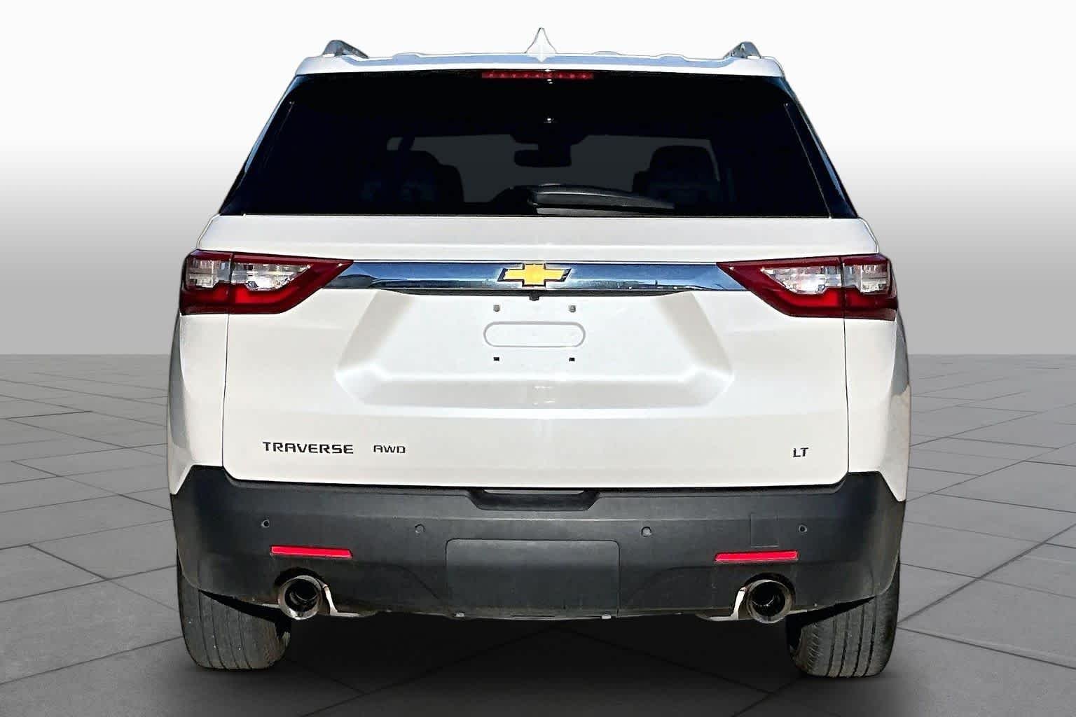 Used 2018 Iridescent Pearl Tricoat Chevrolet LT Cloth image 5