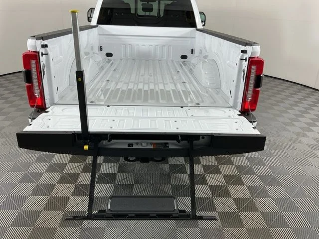 New 2026 Oxford White Ford XL image 8