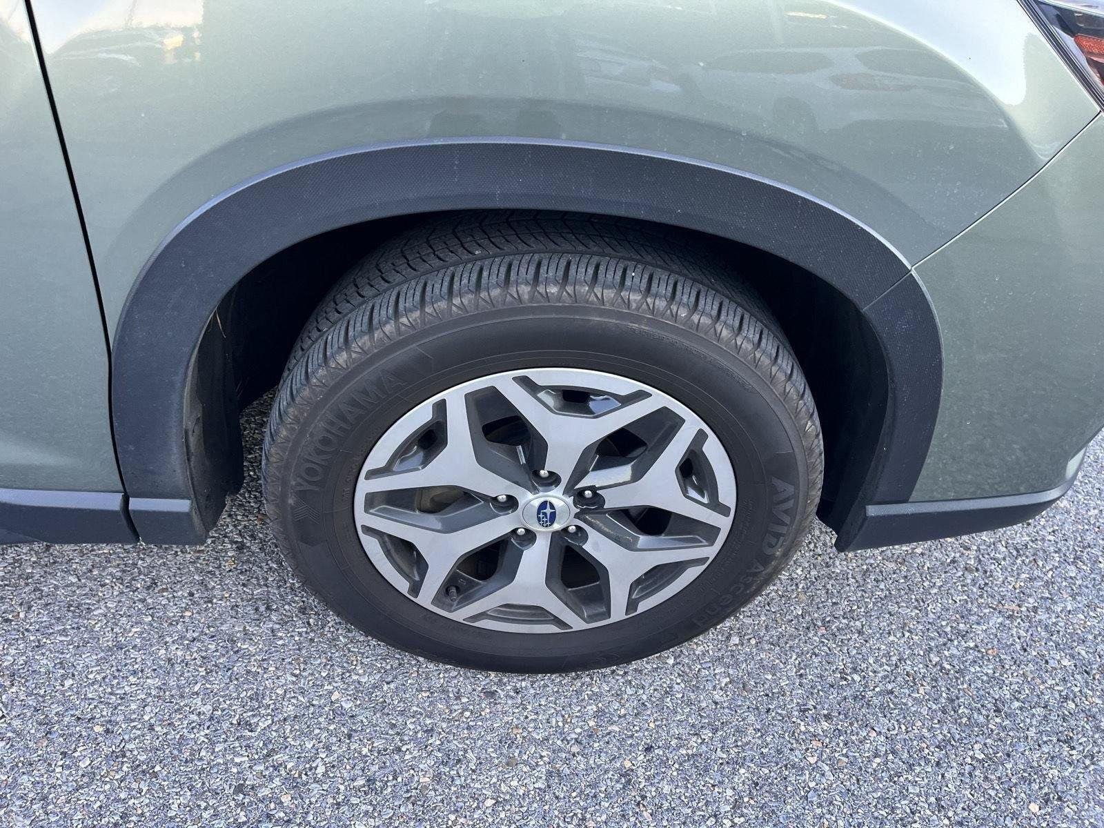 Used 2021 Jasper Green Metallic Subaru Premium image 10