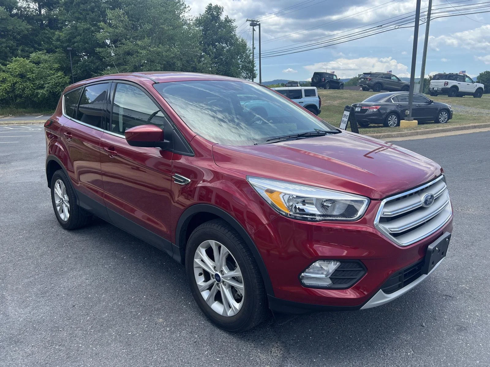 Used 2019 Ruby Red Metallic Tinted Clearcoat FORD SE 4WD image 7