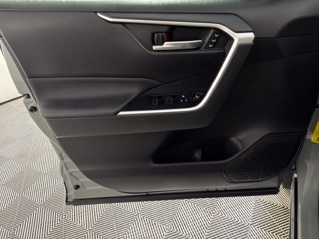 2019 Toyota RAV4 XLE Premium - Photo 10