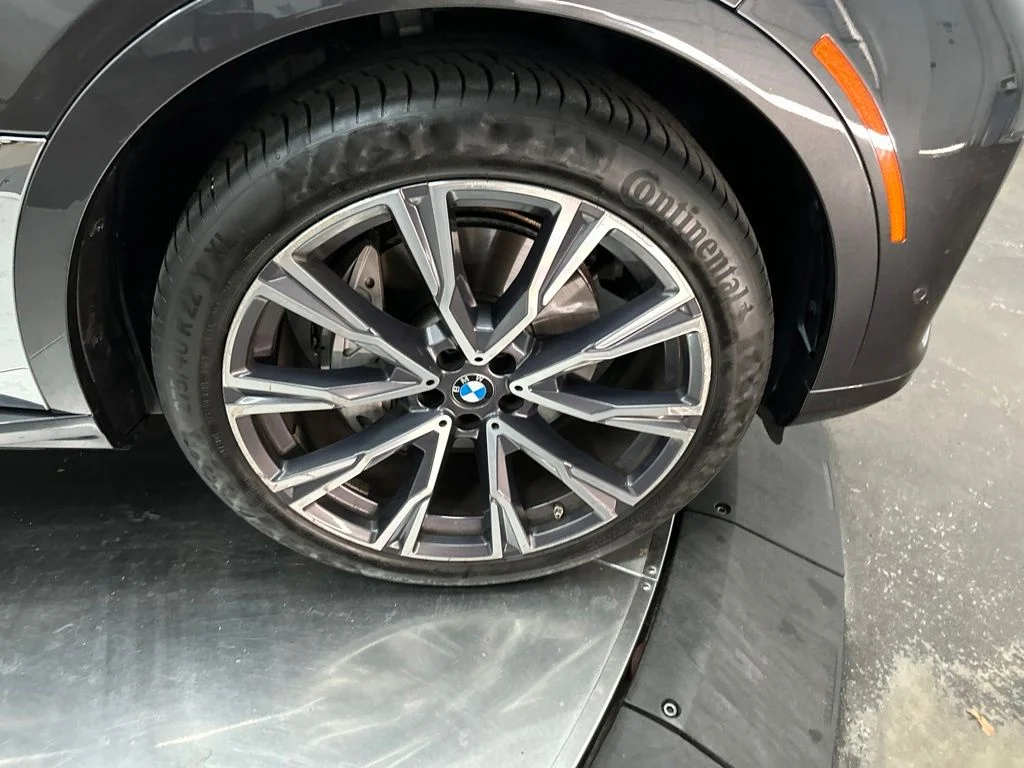 Used 2022 Dark Graphite Metallic BMW xDrive40i image 11