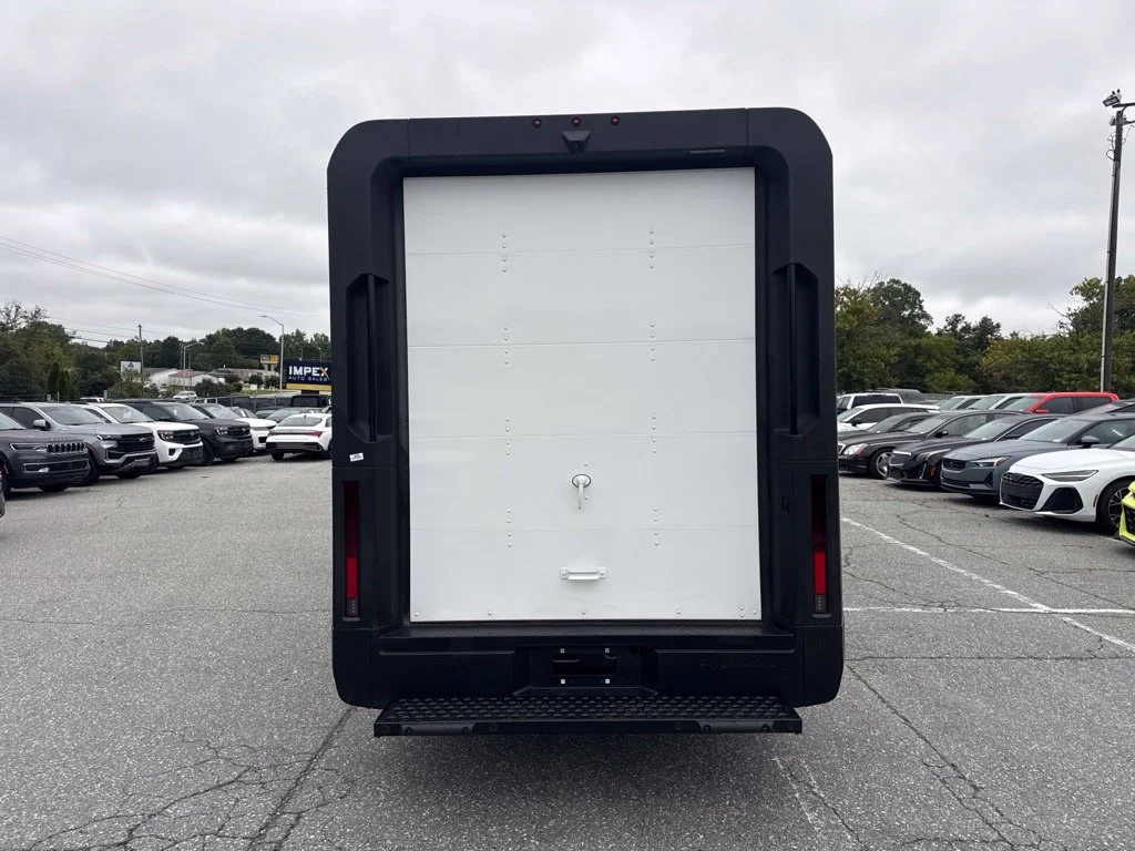 Used 2025 White Chevrolet 600 image 4