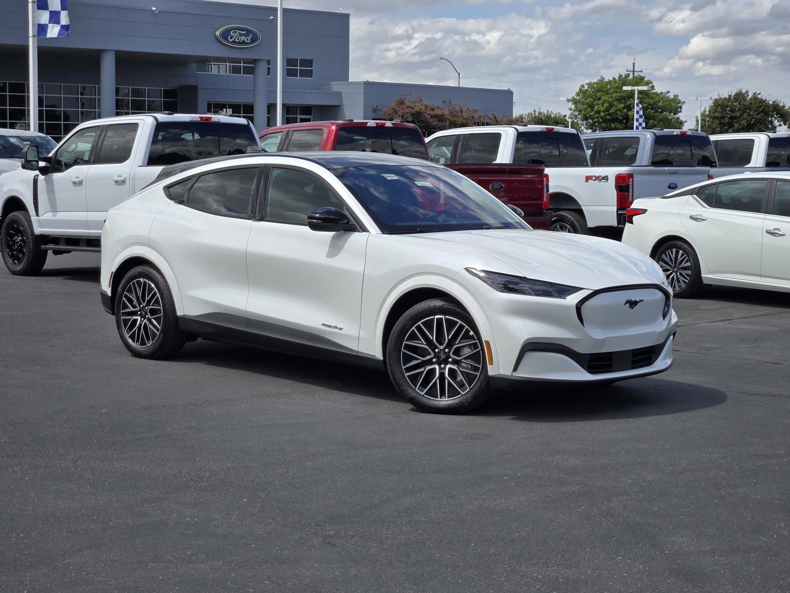 New 2026 Star White Metallic Tri-coat Ford Premium image 1