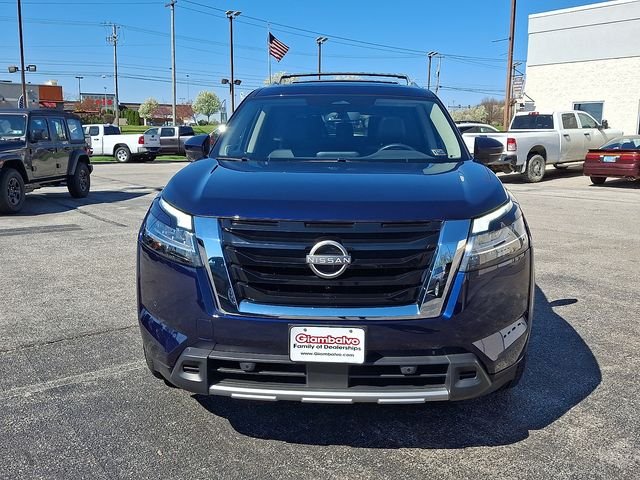Used 2023 Blue Nissan SL image 3
