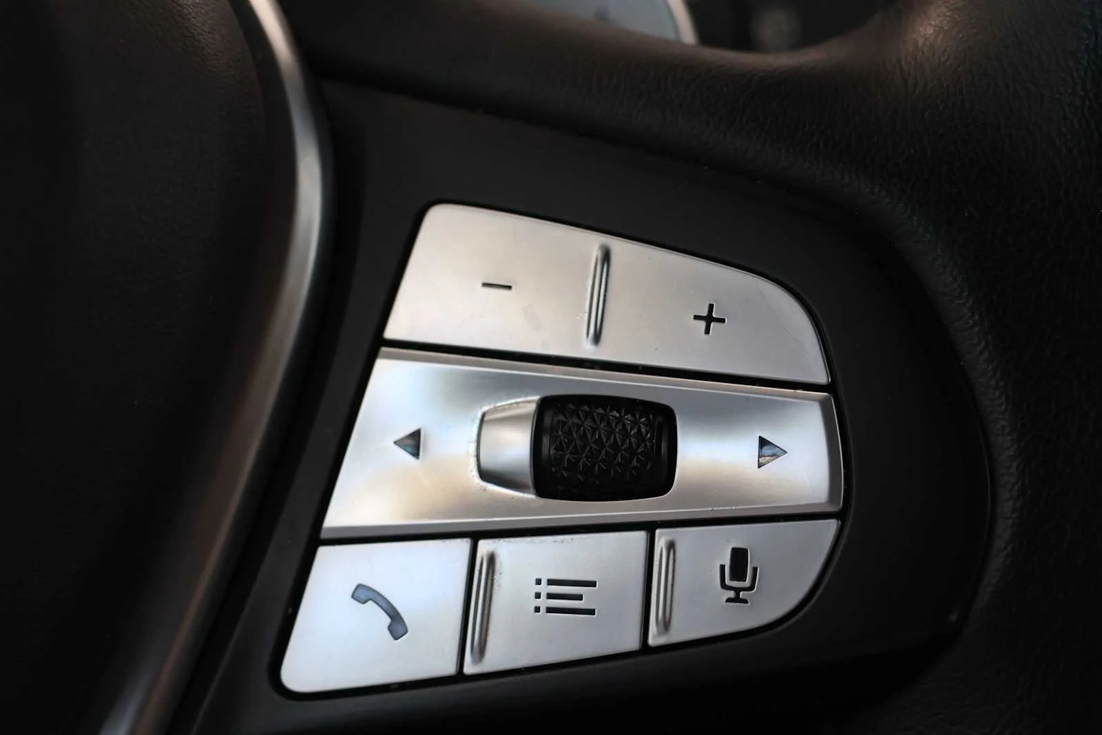 Used 2022 Phytonic Blue Metallic BMW sDrive30i image 19