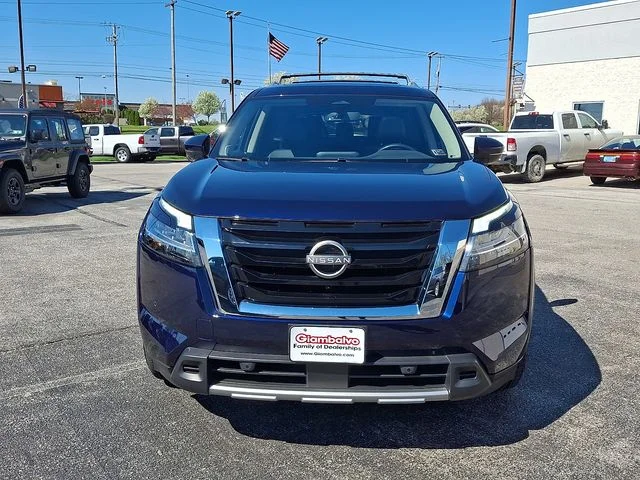Used 2023 Blue Nissan SL image 3