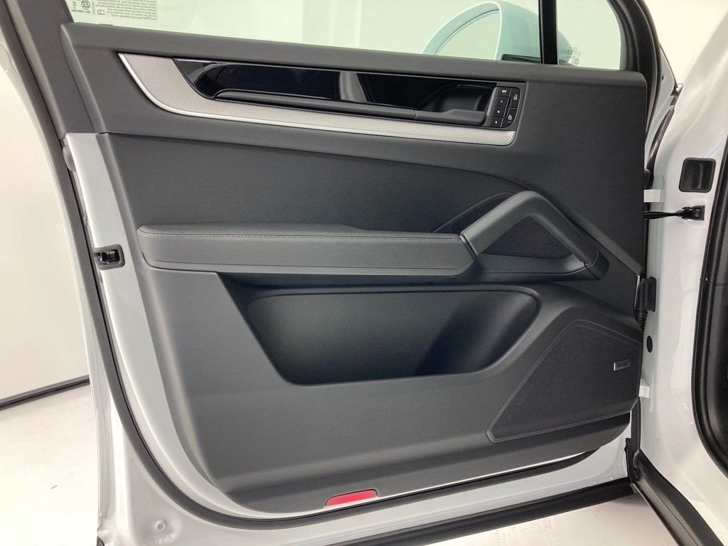 2026 Porsche Cayenne Base - Photo 6