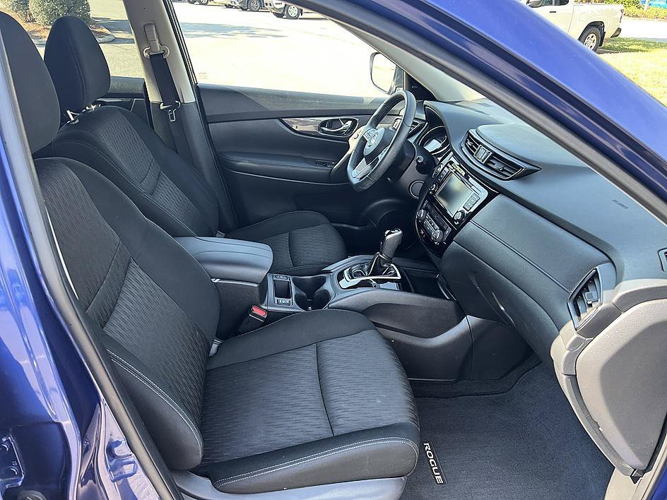 Used 2019 Caspian Blue Metallic Nissan SV image 17