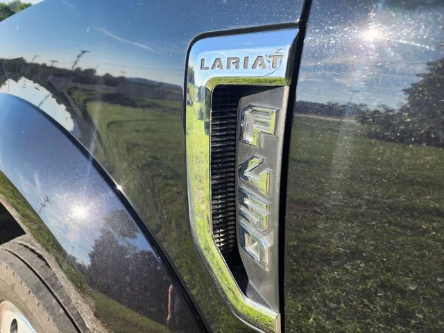 Used 2020  Ford Lariat image 8