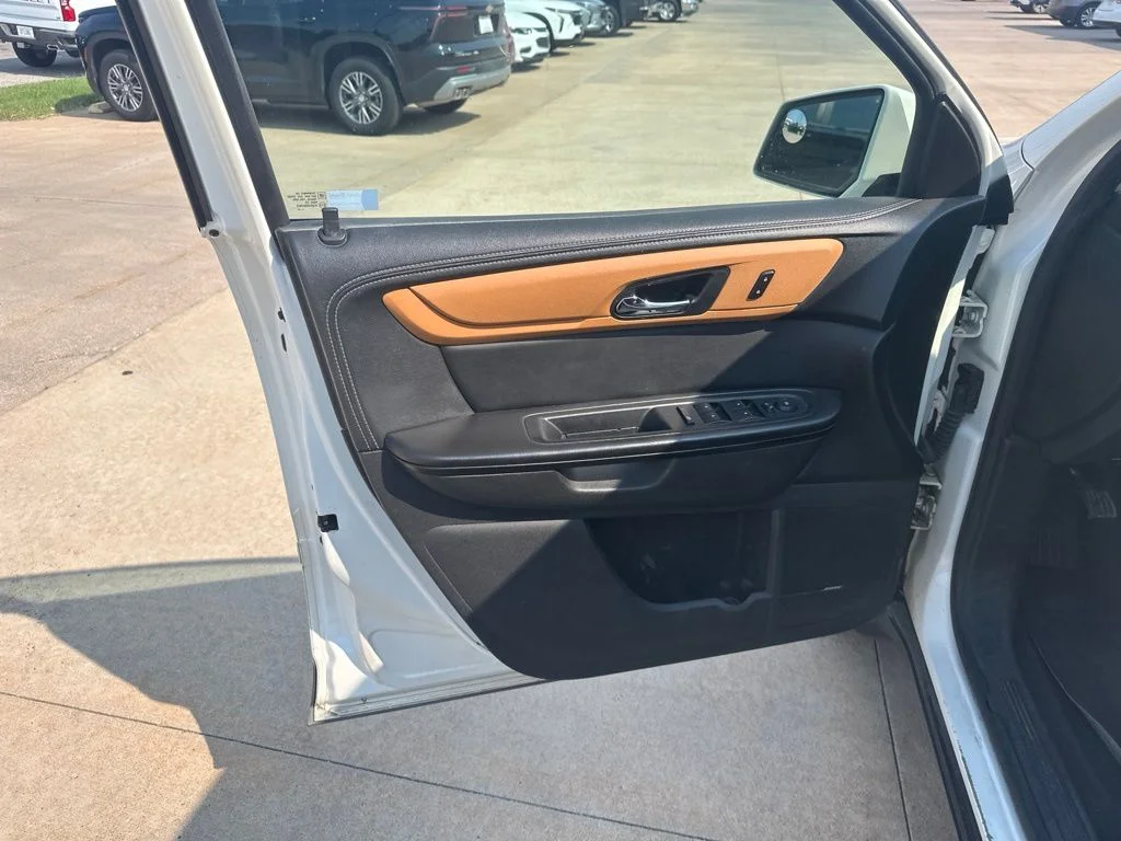 Used 2014 White Chevrolet 2LT image 6