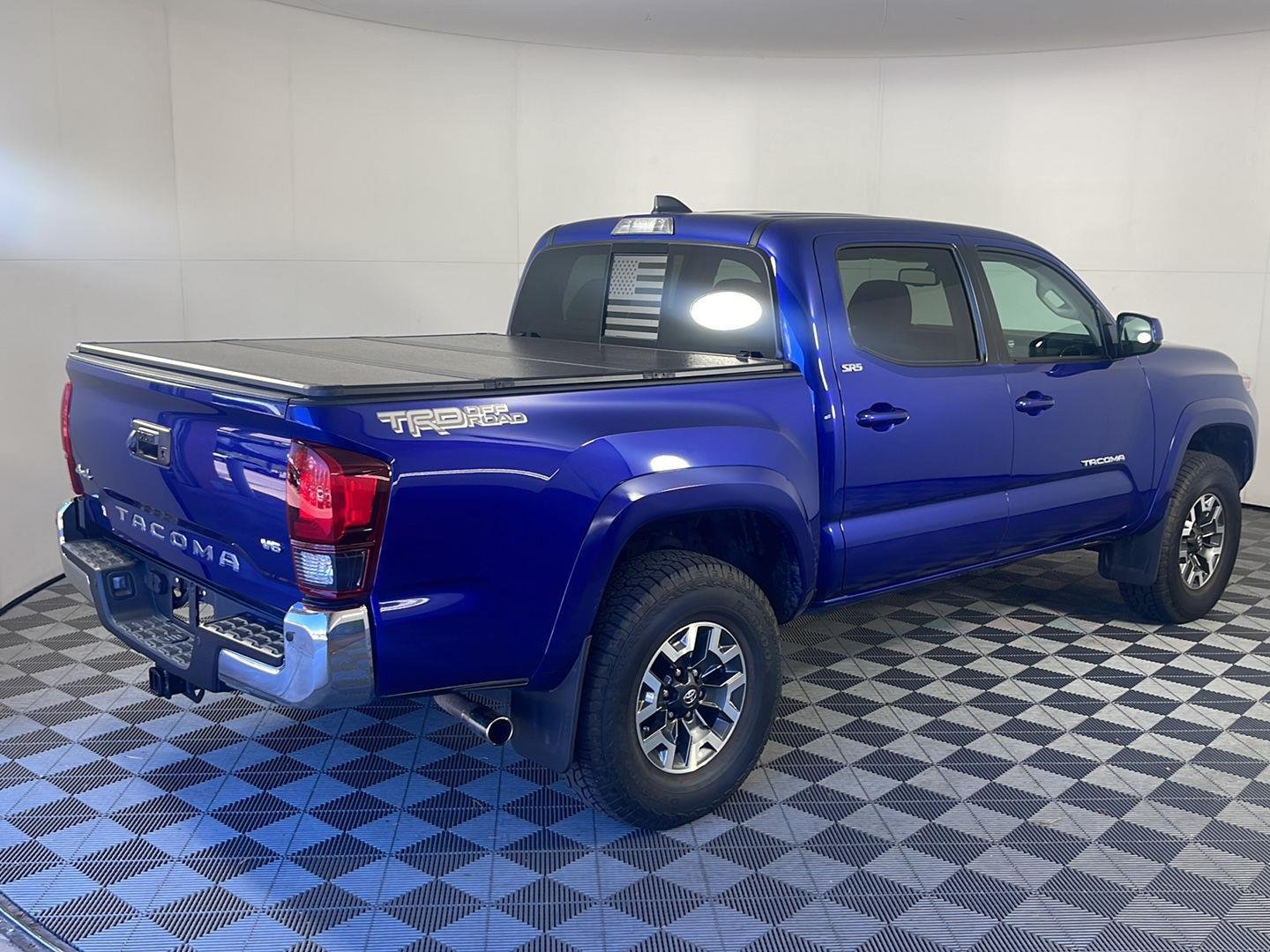 Used 2023 Blue Crush Metallic Toyota SR5 image 4