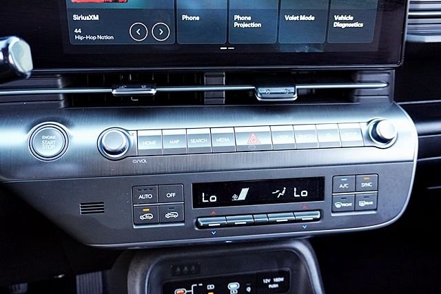 Used 2026 White Hyundai SEL Sport image 26