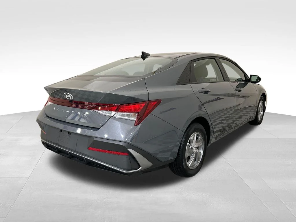 Used 2025 Gray Hyundai SE image 5