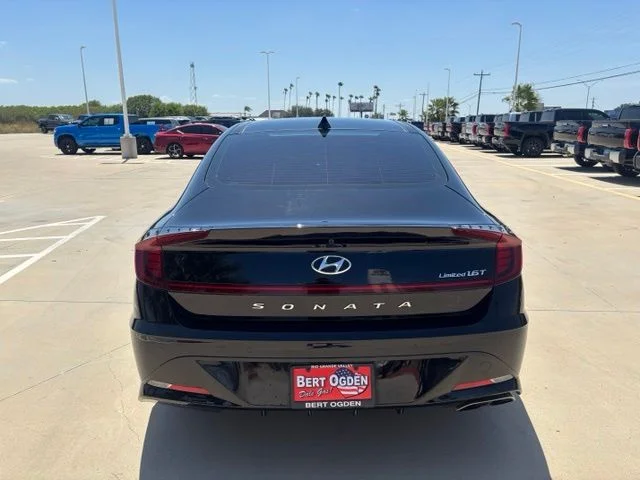 Used 2023 Black Hyundai Limited image 5