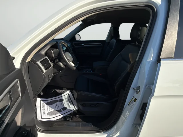 Used 2023 White Volkswagen 3.6L V6 SE w/Technology image 10