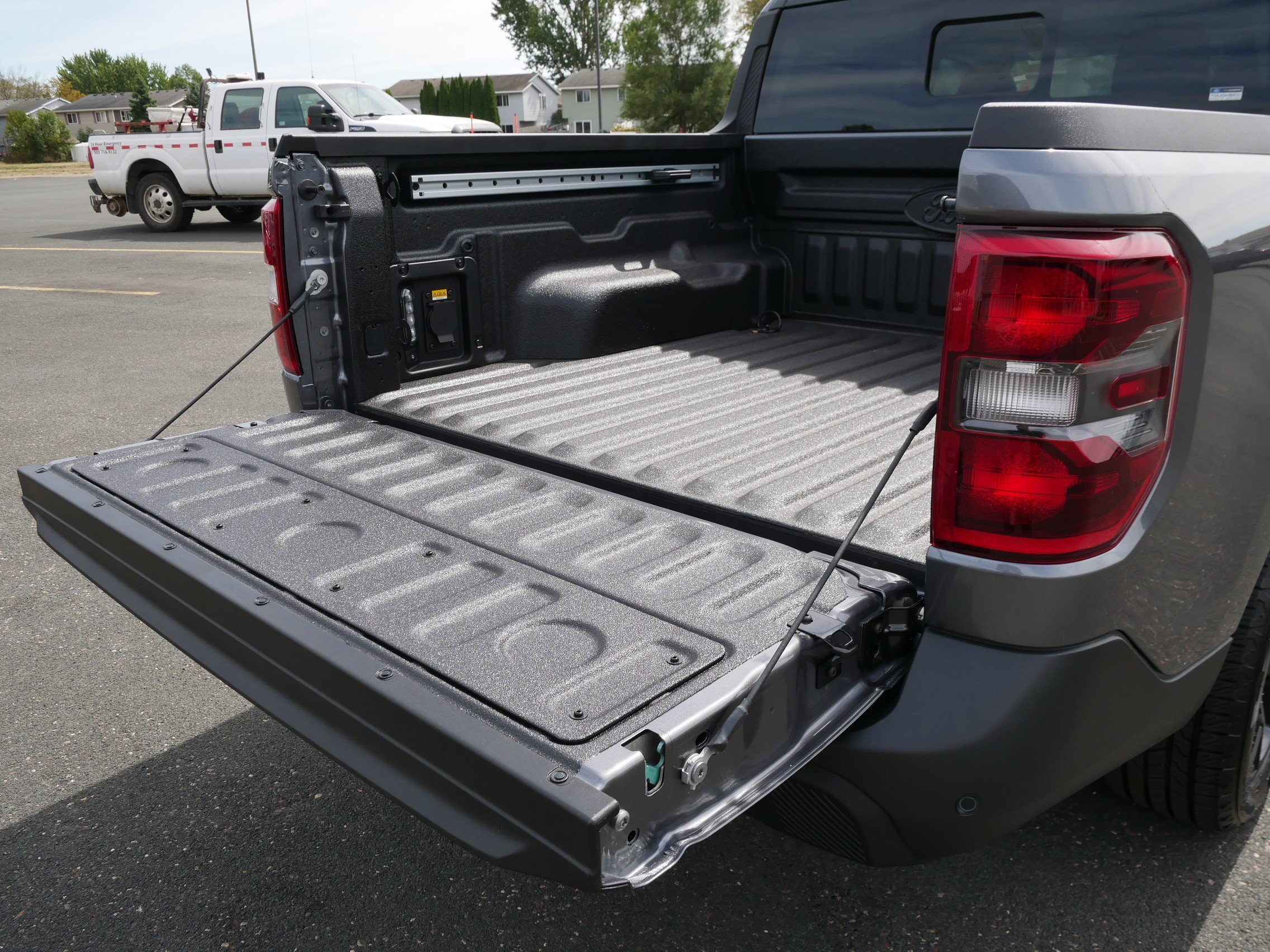 New 2026 Carbonized Gray Metallic Ford Lariat® image 7
