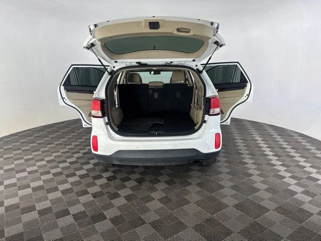 Used 2015 White Kia LX image 15
