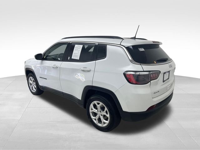 Used 2024 White Jeep Latitude image 3