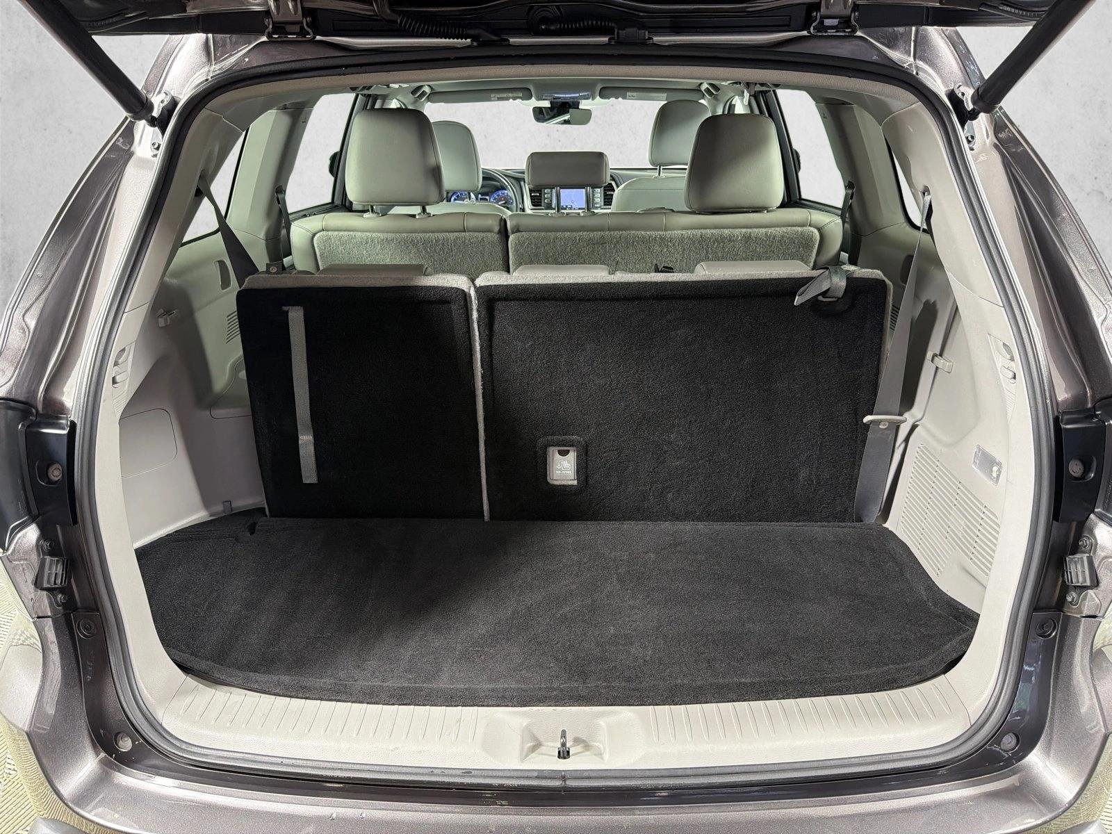 Used 2019 Predawn Gray Mica Toyota XLE image 20