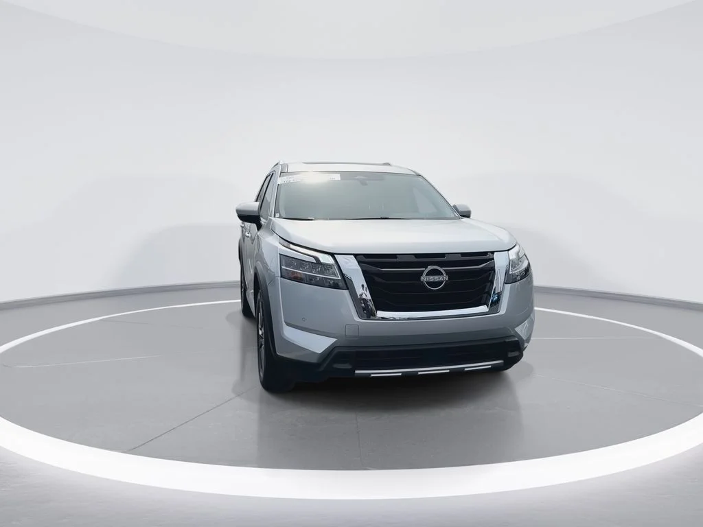 Used 2024 Silver Nissan SL image 3