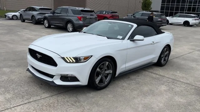 Used 2016 White Ford V6 image 3