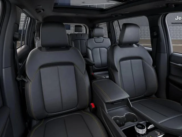 New 2026 Bright White Clear-Coat Exterior Paint Jeep Limited image 9