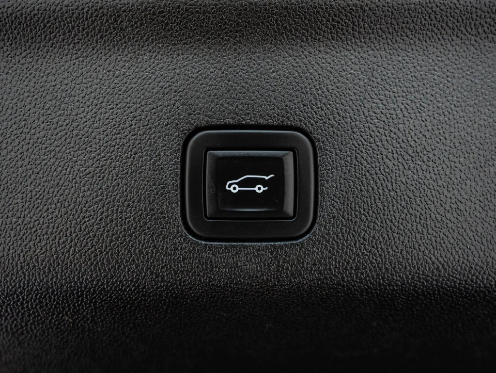 Used 2021 Onyx Black GMC Denali image 23