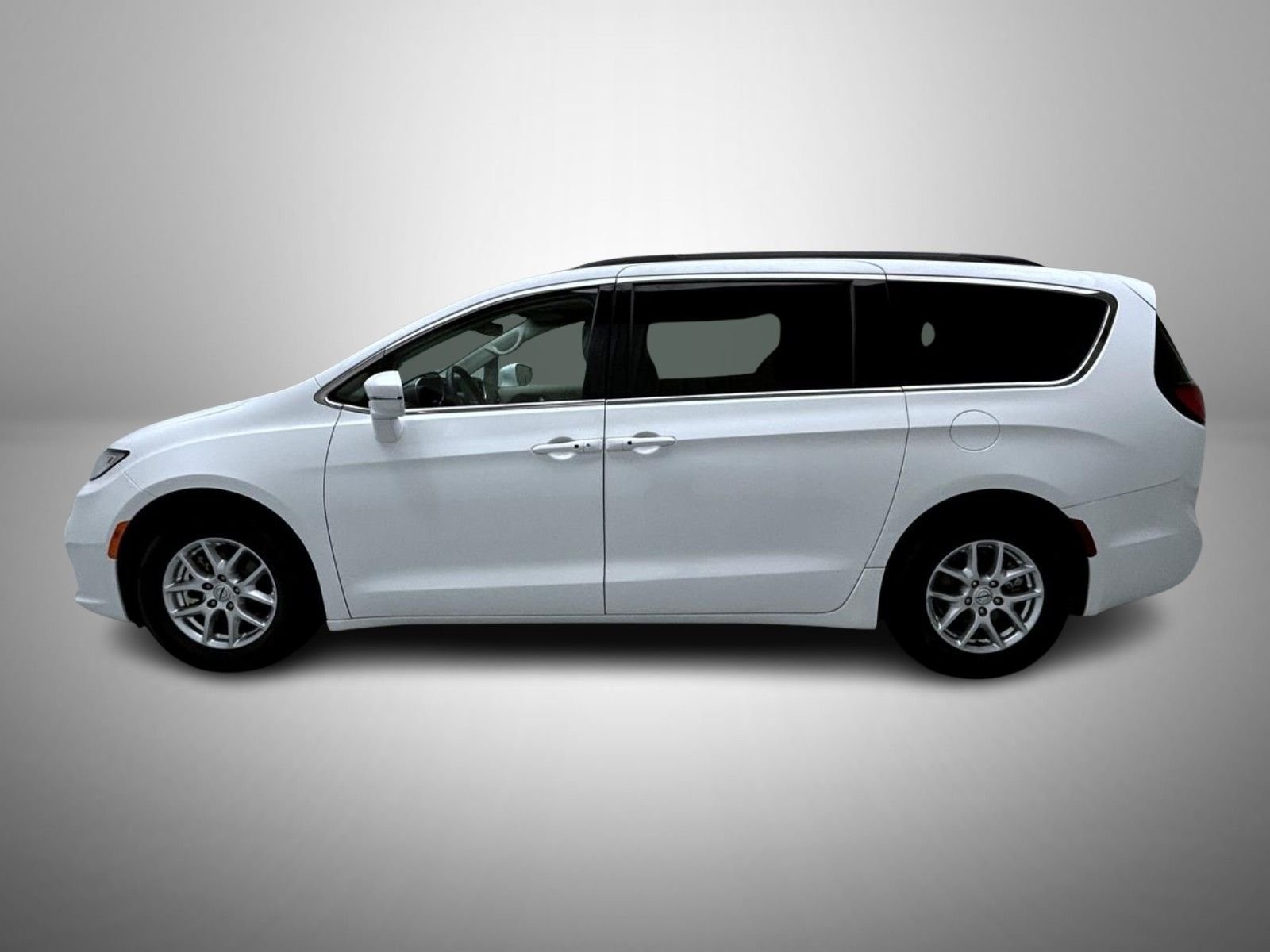 Used 2022 White Chrysler Touring L image 8