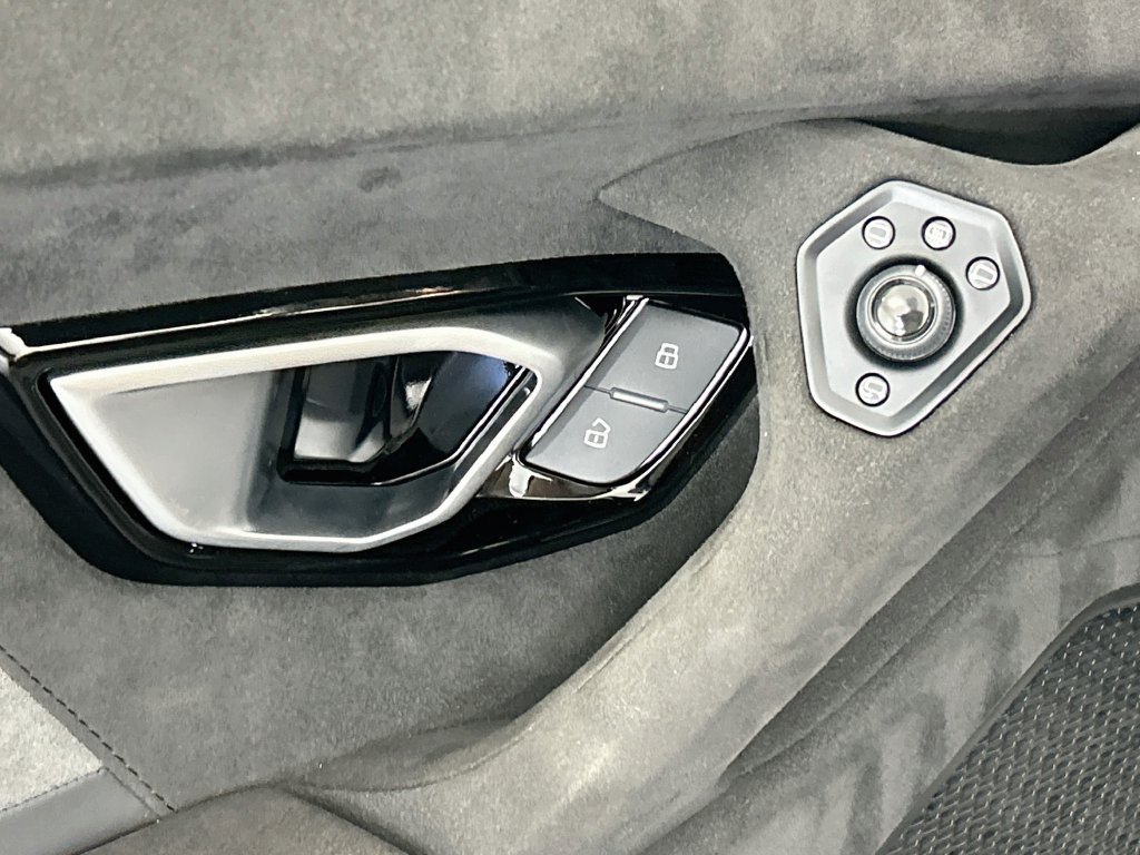Used 2023 Orange Lamborghini  image 20