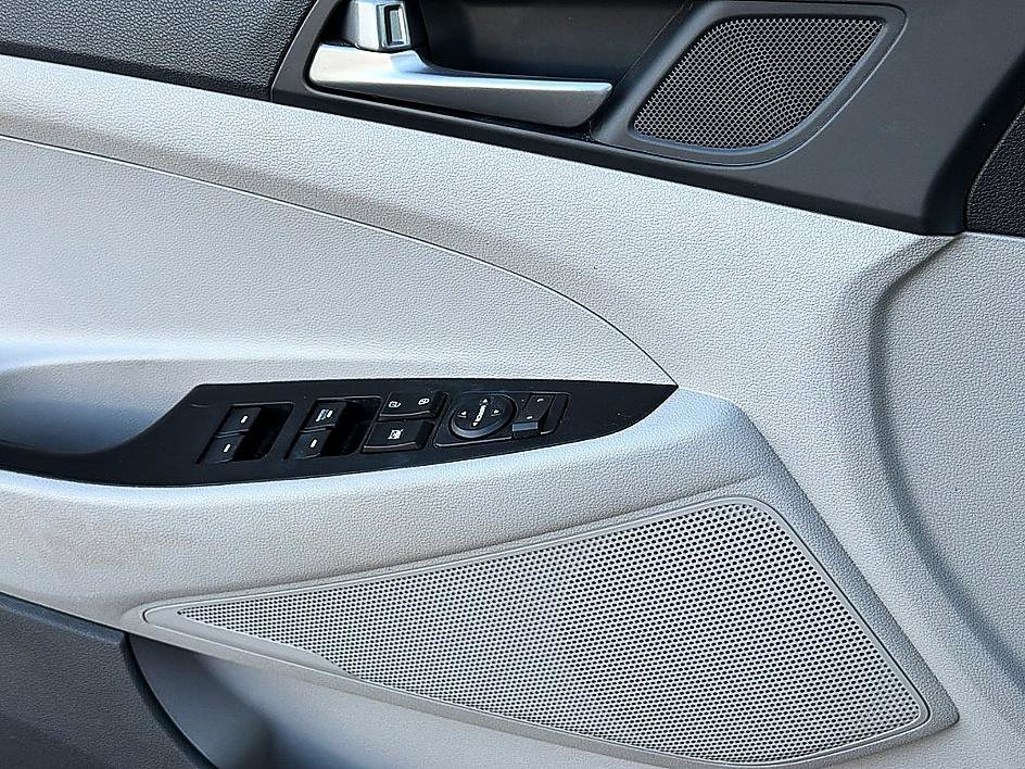 Used 2018 Coliseum Gray Hyundai SE image 19