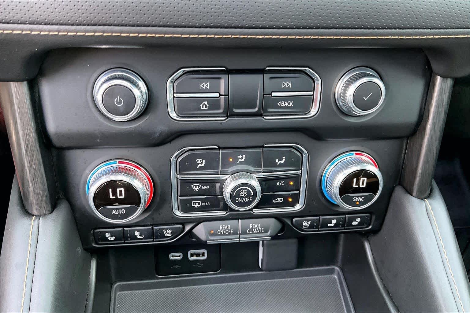 Used 2024 Onyx Black GMC AT4 image 32