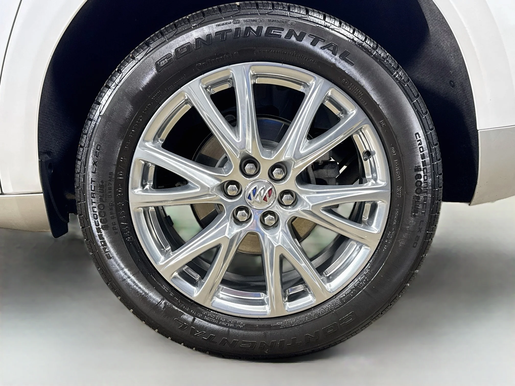 Used 2023 White Frost Tricoat Buick Essence image 34