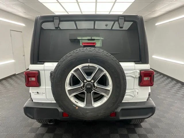 Used 2022 White Jeep Unlimited Sahara image 21