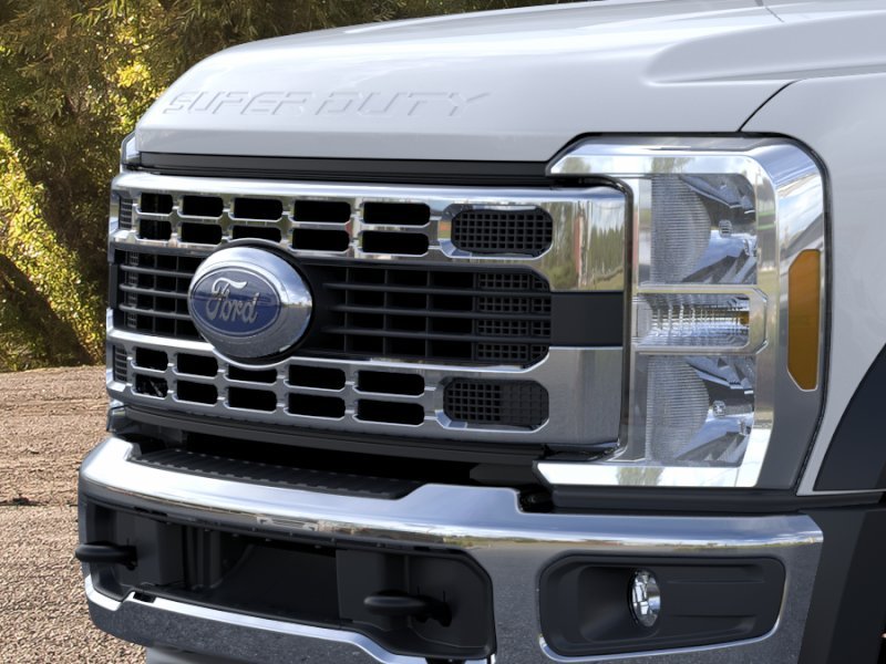 2025 Ford F-550 Super Duty Chassis Cab XLT - Photo 39