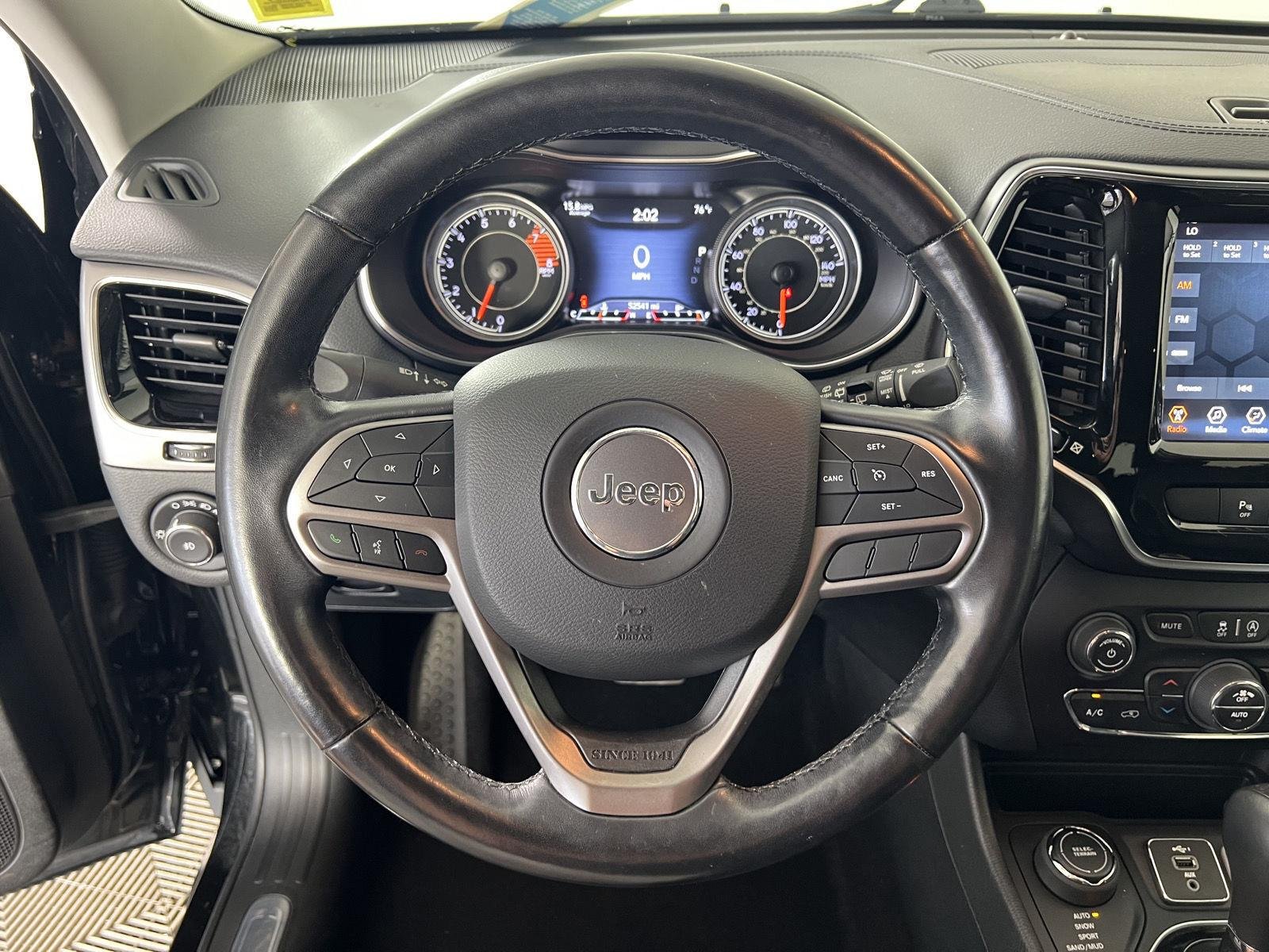 Used 2020 Diamond Black Crystal Pearlcoat Jeep Limited image 8