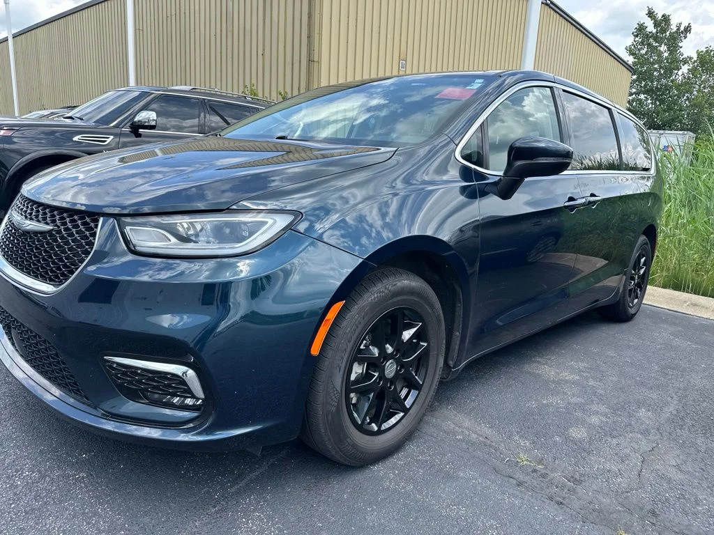 Used 2023 Blue Chrysler Touring L image 5
