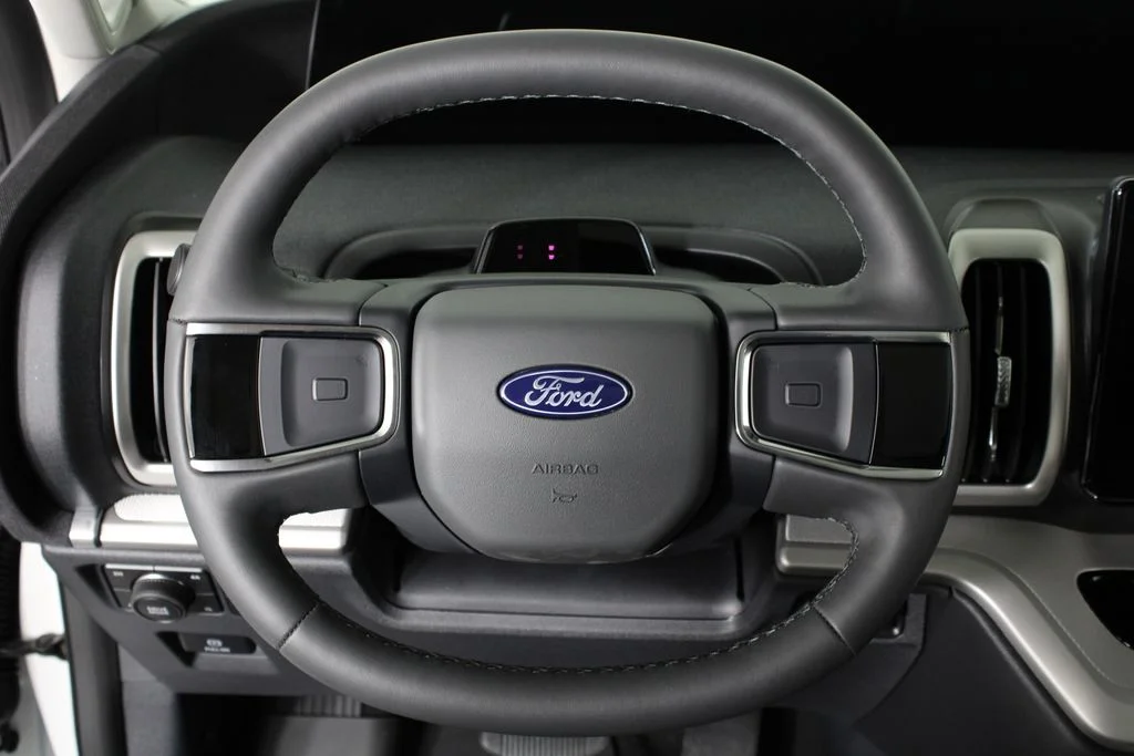 New 2026 Star White Metallic Tri-Coat Ford Active image 25