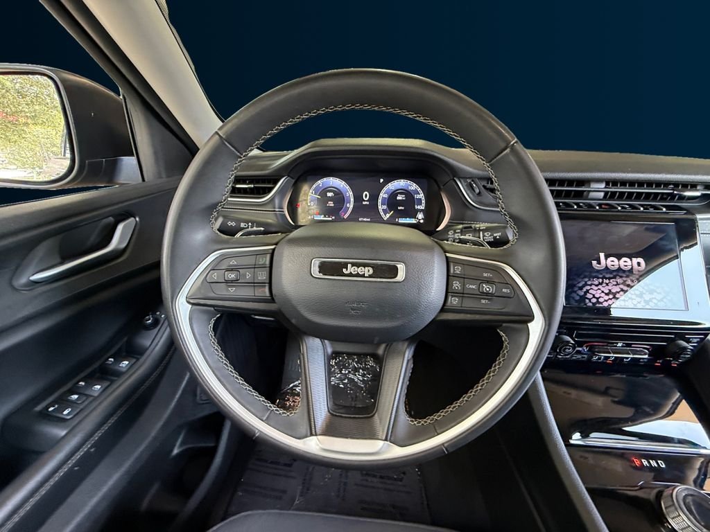 Used 2024 Gray Jeep Laredo image 13