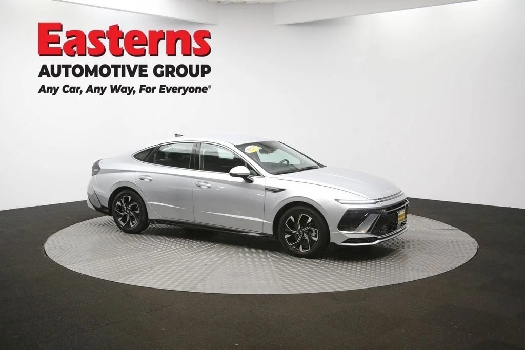 Used 2024 Silver Hyundai SEL image 43