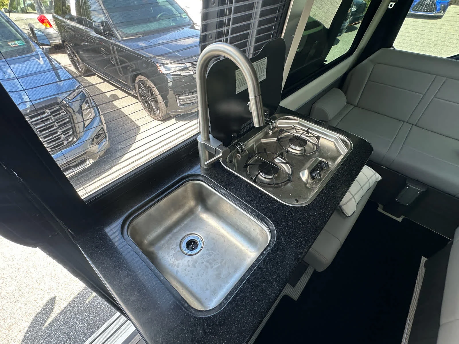 Used 2022 Obsidian Black Metallic Mercedes-Benz  image 32