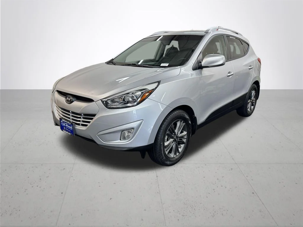 Used 2014 Silver Hyundai SE image 2