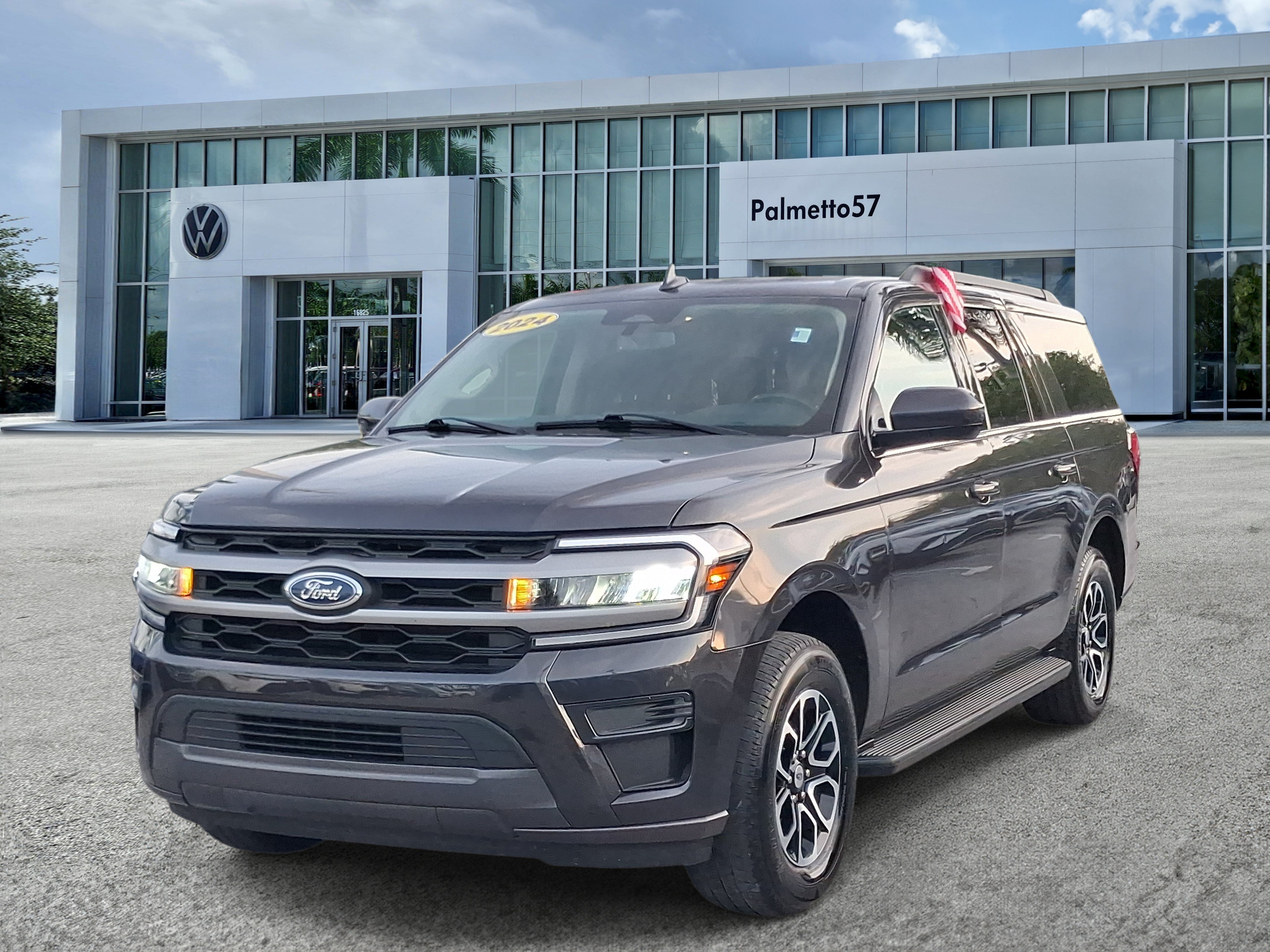 Used 2024 Gray Ford XLT image 3